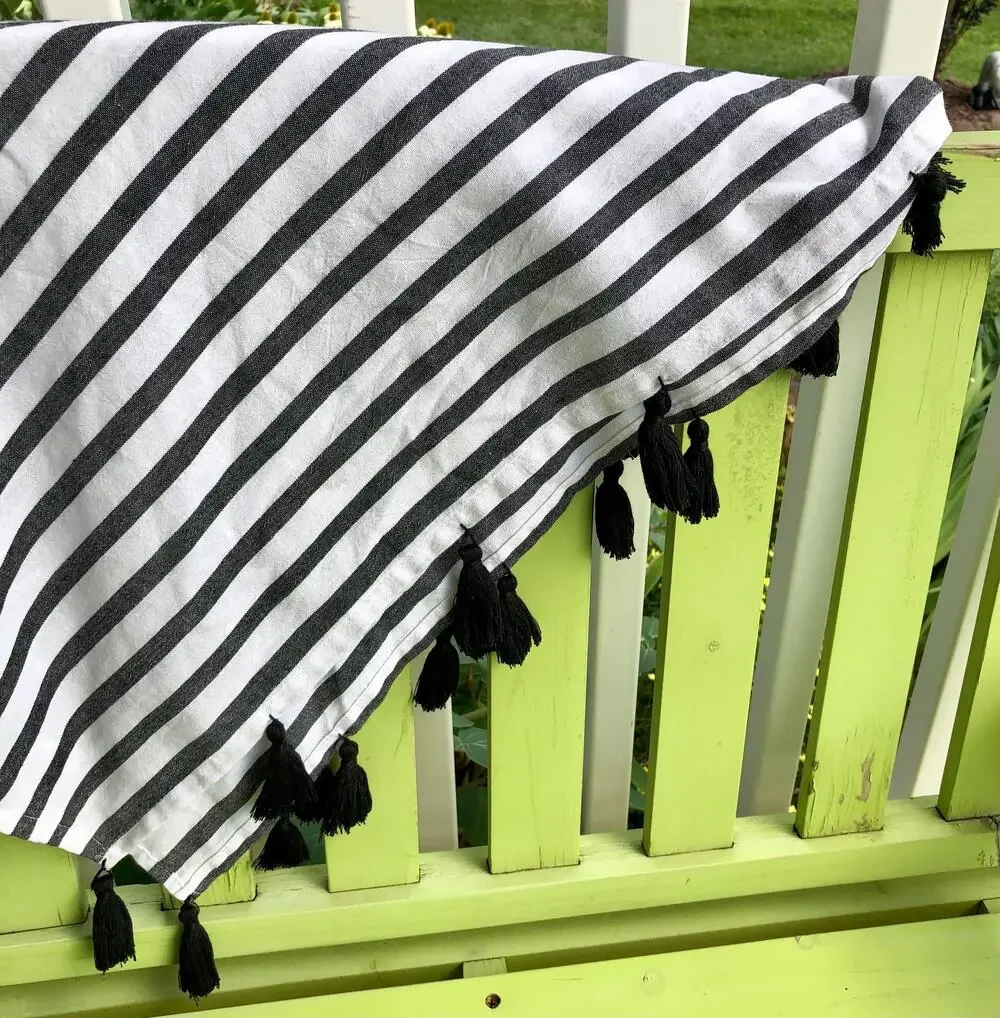 Coco + Kiwi Modern, Minimal Throw